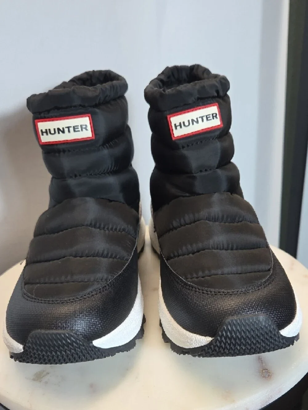 Hunter Womens Black Puffer Winter Boots with White Sole Size 8
